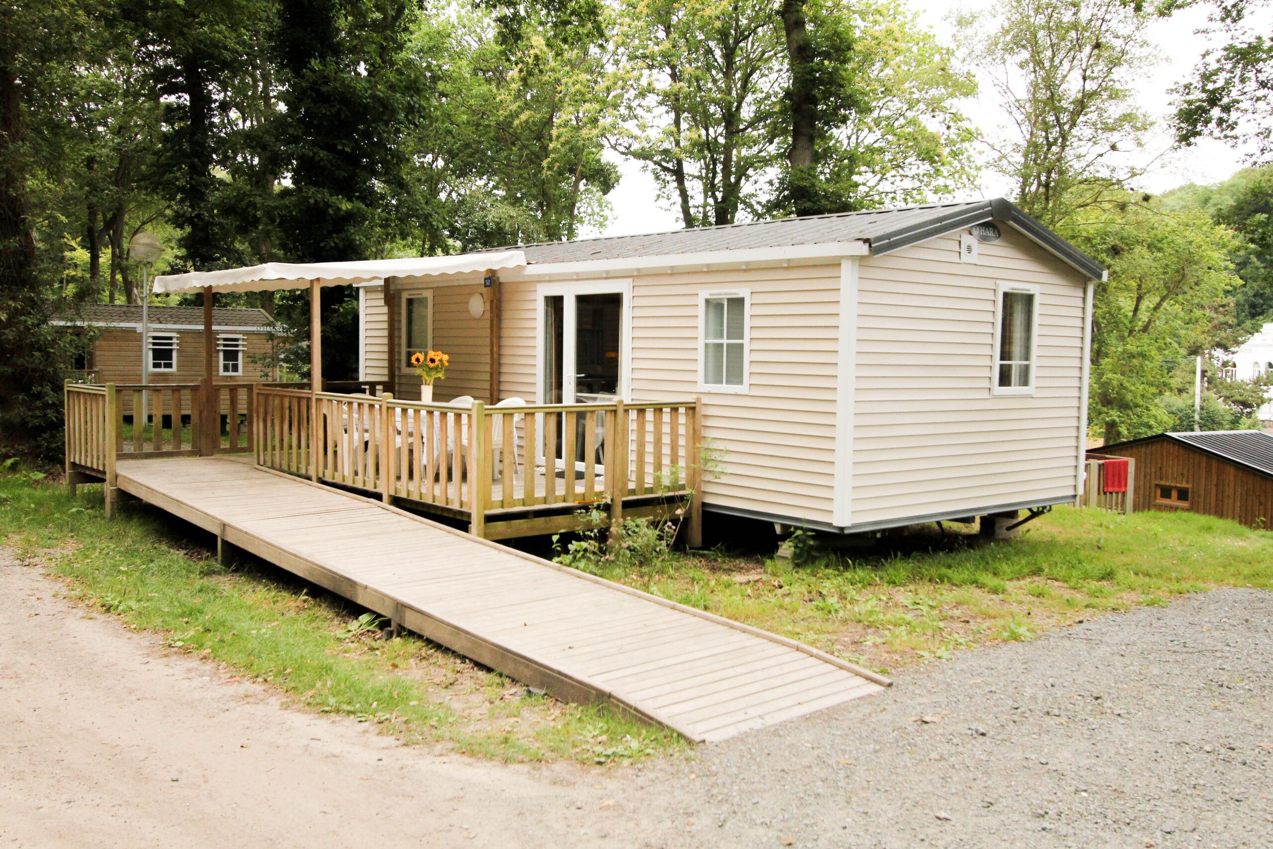 Mobil-home Confort 27m² 2 chambres + TV + terrasse, adapté pour les personnes à mobilité réduite