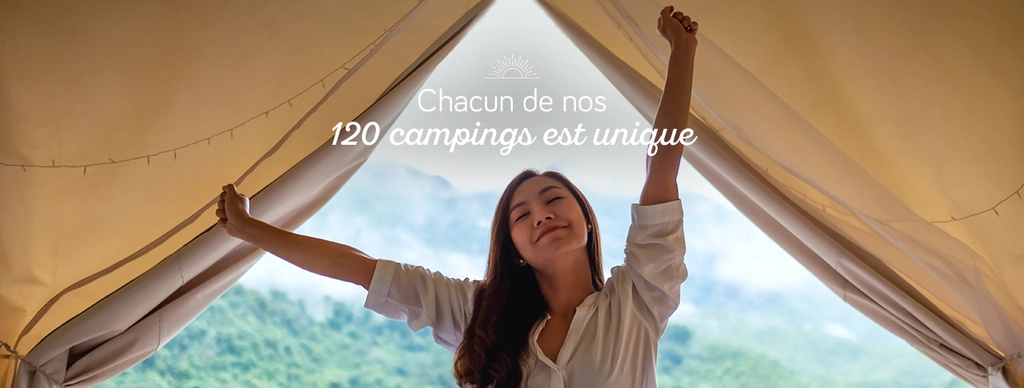 femme qui s'étire sous sa tente