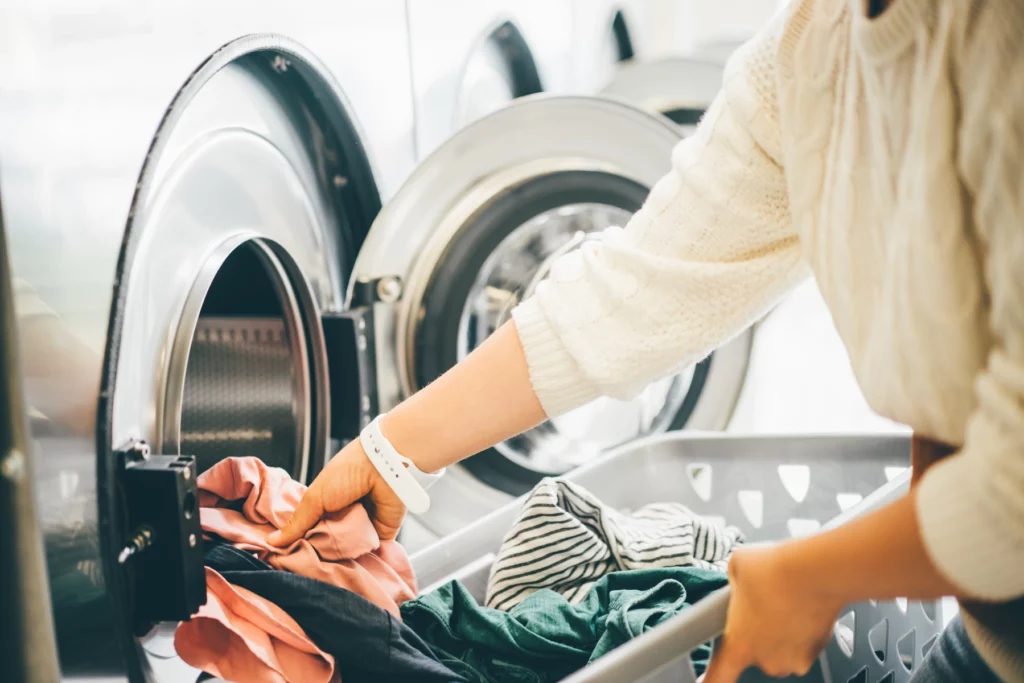 laundry service and washing machine at camping la chenaie in yport