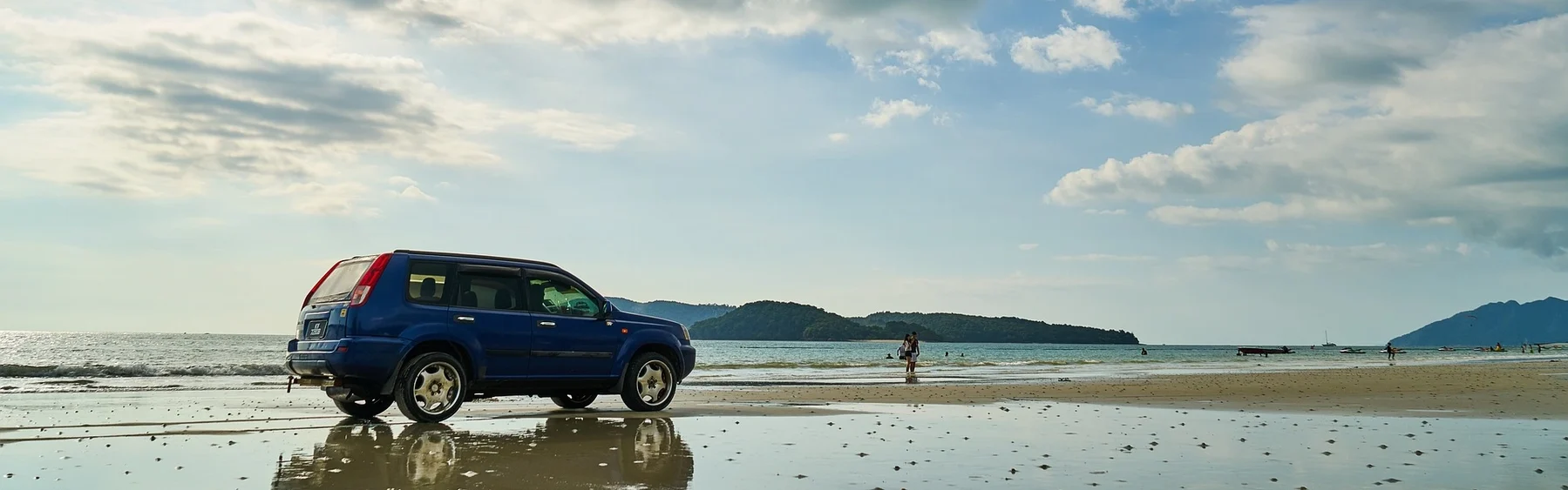 Auto auf seine mairtime Strand in der Nähe von Blumen camping la chenaie Kopie