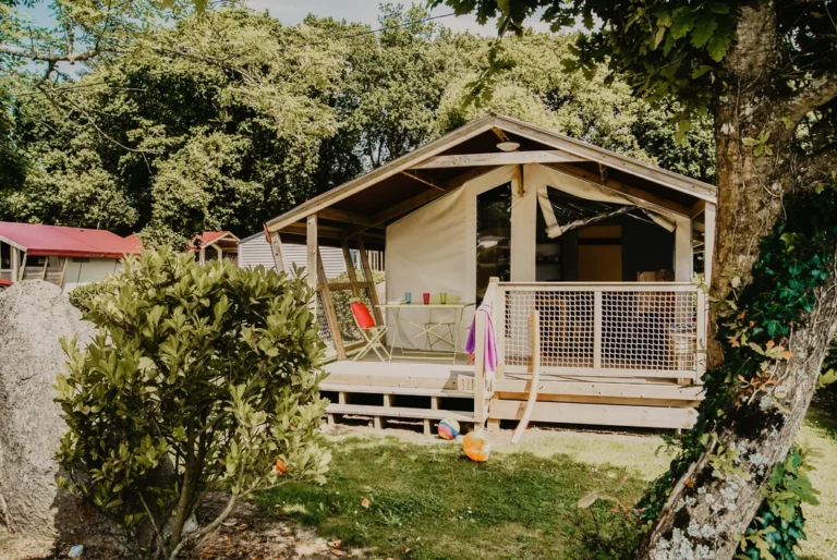 Location tente couvert au camping flower la chenaie